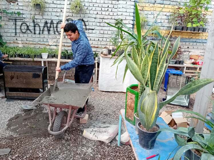 ساخت حوضچه درون گلخانه ای